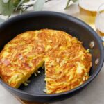 【スペイン風ポテトオムレツ】お弁当おかずにもピッタリ！じゃがいもが美味しい♪｜macaroni（マカロニ）