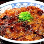 絶品の豚カルビ丼!タレも肉もとてつもなく美味しくなる作り方