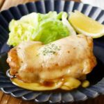 【鶏もも肉のチーズ照り焼き】メインおかずにぴったり！チーズと甘辛だれが絡む♪｜macaroni（マカロニ）