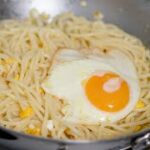 メイン食材は卵だけ！特別な方法で作った目玉焼きが感動するほど美味しい貧乏人のパスタ【 料理レシピ 】