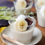 【簡単バナナプリン】メイン材料2つだけ！ゼラチン不要なのに固まる♪夏休みの自由研究にも｜macaroni（マカロニ）