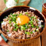 【豚肉そぼろ】作っておくと便利!丼やオムレツ、炒め物などアレンジいろいろ♪|macaroni(マカロニ)