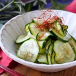 【ズッキーニのナムル】やみつき副菜！ズッキーニ1つで簡単♪｜macaroni（マカロニ）