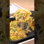 【ソース味に飽きたらこれ！】焼きそばピザの作り方 #shorts