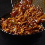 たった10分でお蕎麦屋さんに匹敵するほど絶品な和風出汁が効いた『カレー丼』の作り方