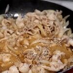 【豚丼】炒めて10分煮込むだけ　誰でも簡単　幸せ豚丼の作り方