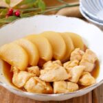【ささみと大根の煮物】夕飯のメインおかずに！鶏ささみと大根をめんつゆで煮込む煮物♪｜macaroni（マカロニ）