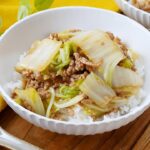 【豚ひき肉と白菜のあんかけ丼】白菜消費にもピッタリ！ご飯にたっぷりかけて召し上がれ♪｜macaroni（マカロニ）