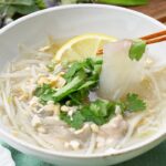 【ライスペーパーで作る即席フォー】ライスペーパーが麺に大変身!すぐに火が通る♪パパッと完成|macaroni(マカロニ)