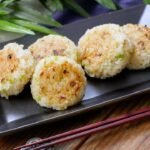 【旨ねぎおやき】やみつき!冷凍ごはんを香ばしく焼き上げた♪お弁当やおやつ、おつまみにも|macaroni(マカロニ)