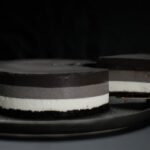 モノクロスイーツ♡白と黒のグラデーションチーズケーキのレシピ