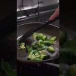 【絶品】芽キャベツとブロッコリーの明太クリームパスタの作り方 [パスタレシピはBINANPASTA] #shorts