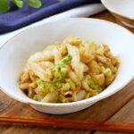 【白菜のごま和え】レンジでぱぱっと副菜！すりごまと調味料で和えるだけ♪白菜たっぷり｜macaroni（マカロニ）