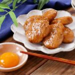 【甘辛つくね】お弁当にも簡単！レンチンで簡単に完成 ♪ふんわり食感と甘辛味がやみつき｜macaroni（マカロニ）