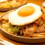 【旨みがハンパない】野菜がバクバク美味しく摂れる『ピリ辛焼きうどん』