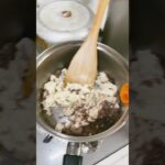 ひき肉と豆腐の料理。味付けは麺つゆと砂糖と生姜。適当で良いのよ👌喉に優しそう！