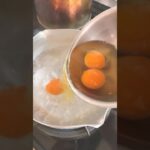 沸騰した湯に生たまごを入れる‼️ #家庭料理 #ご飯 #料理 #食事 #うどん