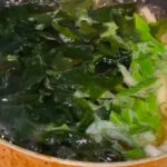 [貧乏飯]節約レシピお金がないときに作るわかめうどん！！！