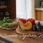 夏野菜をおいしく食べる3つの料理|素揚げ野菜のココナッツスープカレー、トマトとズッキーニのパイ、サバのトマト煮