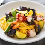 旨みたっぷり！たこと夏野菜のワンパンパスタのレシピ・作り方