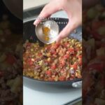 【家事問屋レシピ】旬の野菜で作る、スパイシーなミートパイ