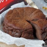 【材料3つ！】チョコレートケーキの作り方｜薄力粉不要！計量器なし！混ぜて焼くだけ♪濃厚ミルクチョコレートで絶品チョコケーキ♪-How to make Chocolate Cake-【料理研究家ゆかり】