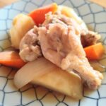 NO,31【夕飯レシピ】鶏手羽元肉で美味しい『肉じゃが』の作り方。(+肉じゃがの汁で作る『そぼろ丼』の作り方。)