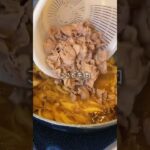 吉野家の牛丼を再現🍳面倒な調味料はなしで、めんつゆとすき焼きのタレだけでお手軽超再現︎ ！︎投稿よければいいね👍でおしえて🥴