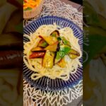 なすと大葉のさっぱりうどん♪お米の価格が高い今💦うどんを使ったレシピ紹介します♪ #かんたん料理 #簡単レシピ #まいにちごはん #料理 #自炊 #今日の晩ごはん #cooking #うどん ＃茄子